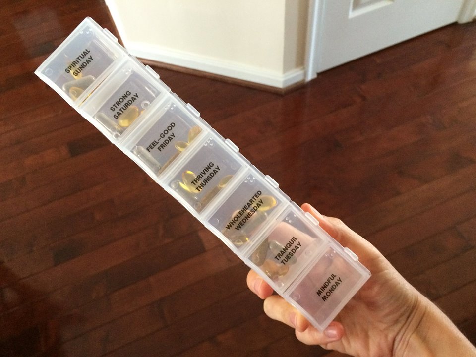 Add a little fun pick-me up to your day by adding a Motivational Theme to your vitamin organizer #AlejandraTV
